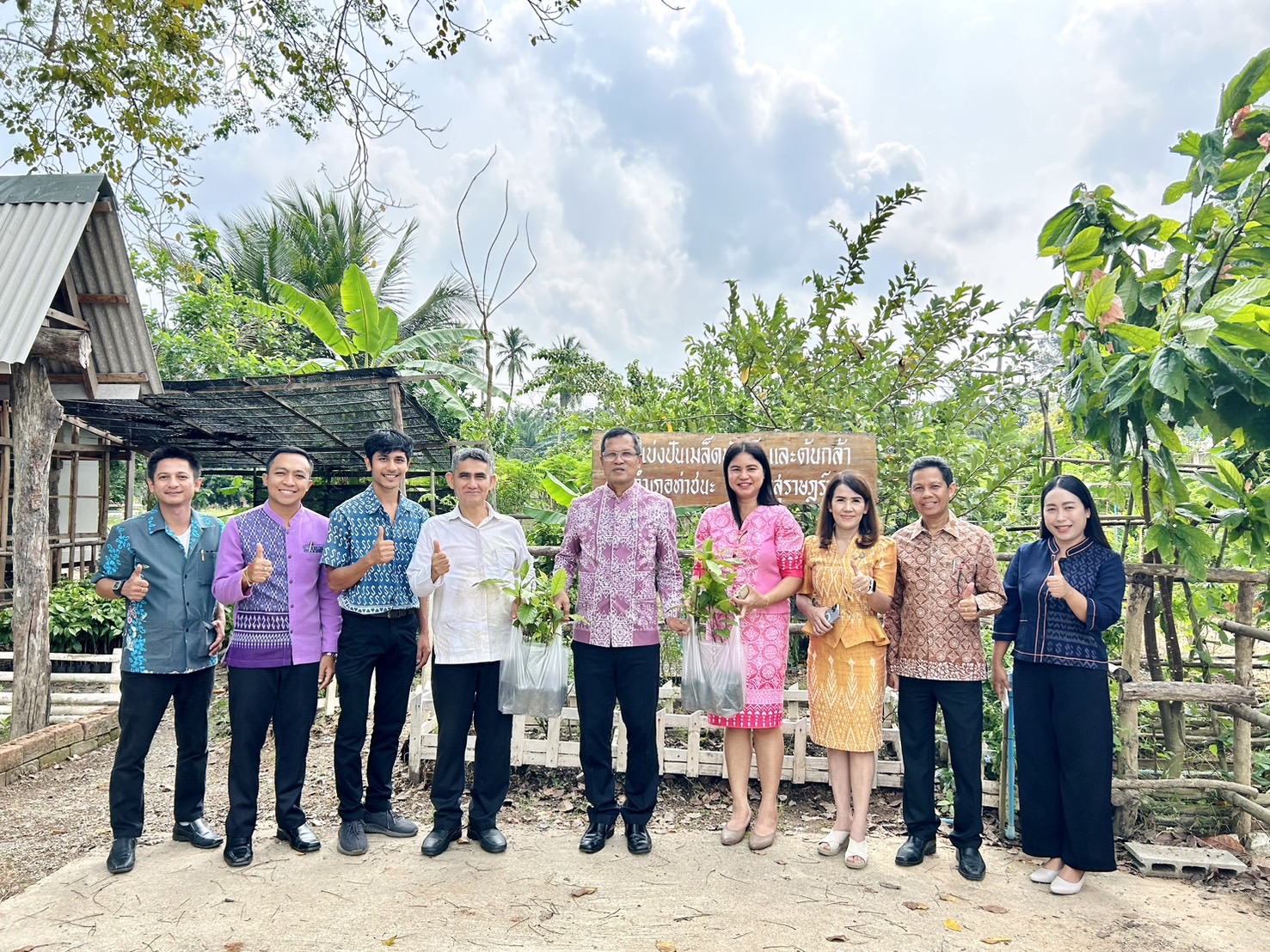 ผู้ตรวจรายการการกรม ปฏิบัติหน้าที่ผู้อำนวยการศูนย์ศึกษาและพัฒนาชุมนาชุมชนนครศรีธรรมรรมราช ลงพื้นที่ตรวจติดตามผลการดำเนินงานกรมการพัฒนาชุมชนที่สำคัญและตรวจเยี่ยมข้ารารายการบรรจุใหม่ สพอ.ท่าชนะ สพอ.พุนพิน และสพอ.พนม จ.สุราษฎร์ธานี