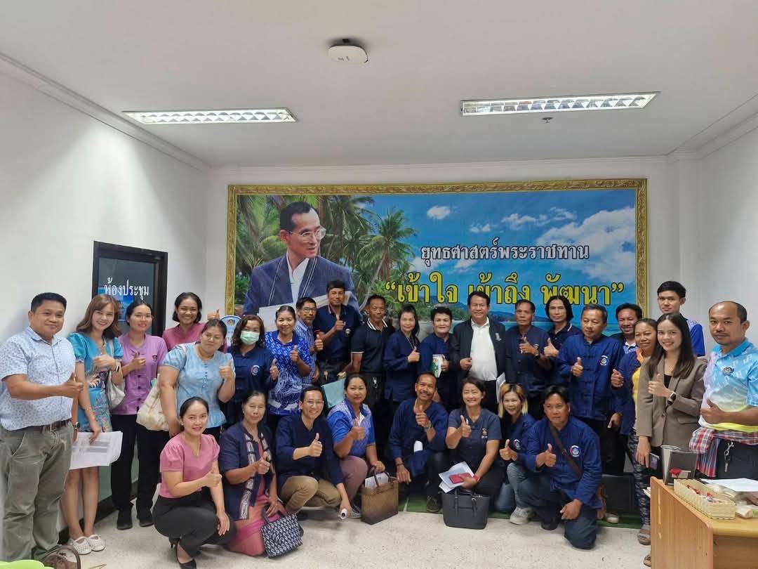 พช.สุราษฎร์ธานี จับมือชมรมผู้นำอาสาพัฒนาชุมชน จัดสรรทุนสนับสนุนขับเคลื่อนงานพัฒนาชุมชน