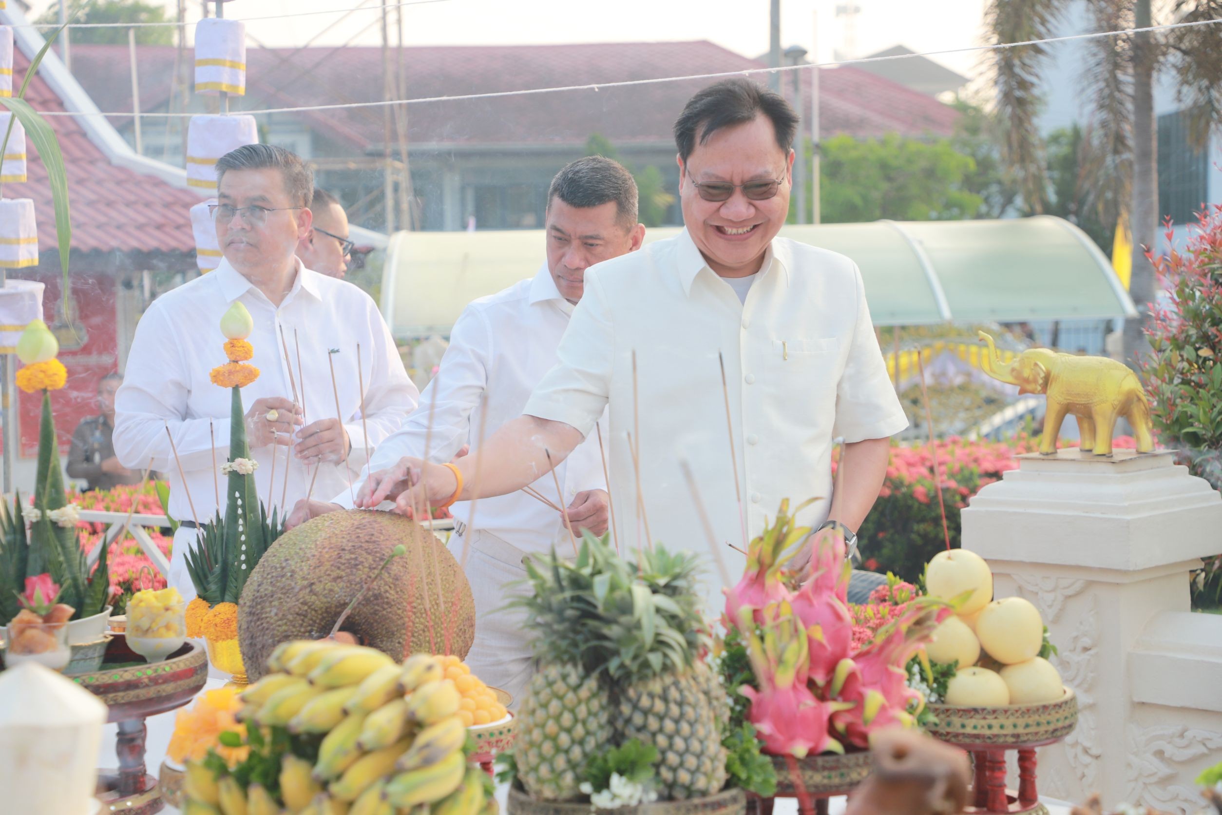 พช.สุราษฎร์ธานี ร่วมกับพสกนิกรทุกหมู่เหล่าร่วมพิธีบวงสรวงศาลหลักเมืองจังหวัดสุราษฎร์ธานี เนื่องในงาน “แห่ผ้าห่มพระธาตุศรีสุราษฎร์ แลธรรมชาติเขาท่าเพชร” ครั้งที่ 15 ประจำปี 2568 ร่วมรักษาขนบธรรมเนียมประเพณีอันดีงาม