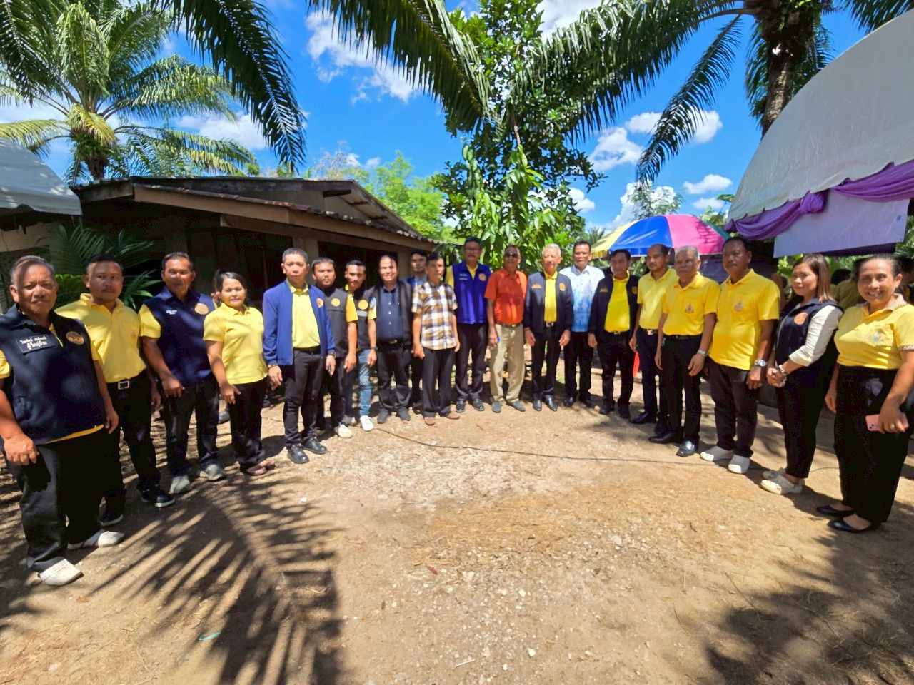 📣พช.สุราษฎร์ธานี📣 ร่วมต้อนรับรัฐมนตรีว่าการกระทรวงแรงงาน และคณะ เปิดกิจกรรมศูนย์แรงงานอำเภอเคลื่อนที่ให้บริการด้วยรอยยิ้มสู่ชุมชน ปี 2568