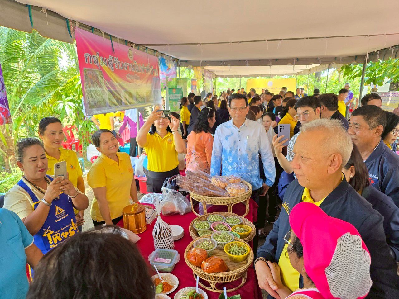 📣พช.สุราษฎร์ธานี📣 ร่วมต้อนรับรัฐมนตรีว่าการกระทรวงแรงงาน และคณะ เปิดกิจกรรมศูนย์แรงงานอำเภอเคลื่อนที่ให้บริการด้วยรอยยิ้มสู่ชุมชน ปี 2568