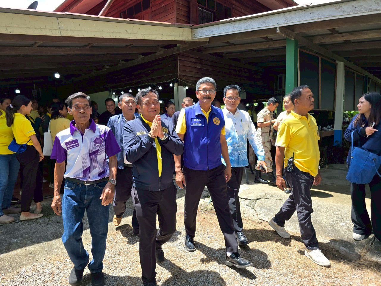 📣พช.สุราษฎร์ธานี📣 ร่วมต้อนรับรัฐมนตรีว่าการกระทรวงแรงงาน และคณะ เปิดกิจกรรมศูนย์แรงงานอำเภอเคลื่อนที่ให้บริการด้วยรอยยิ้มสู่ชุมชน ปี 2568