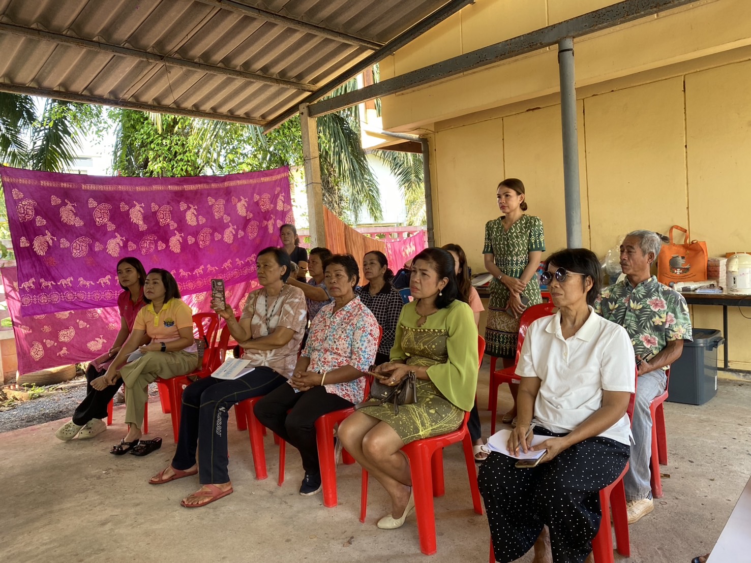 เปิดบ้านพักพจ. เป็นศูนย์เรียนรู้ ในวันที่ 2 พัฒนาทักษะผู้ประกอบการ OTOP ประเภทผ้า จังหวัดสุราษฎร์ธานี