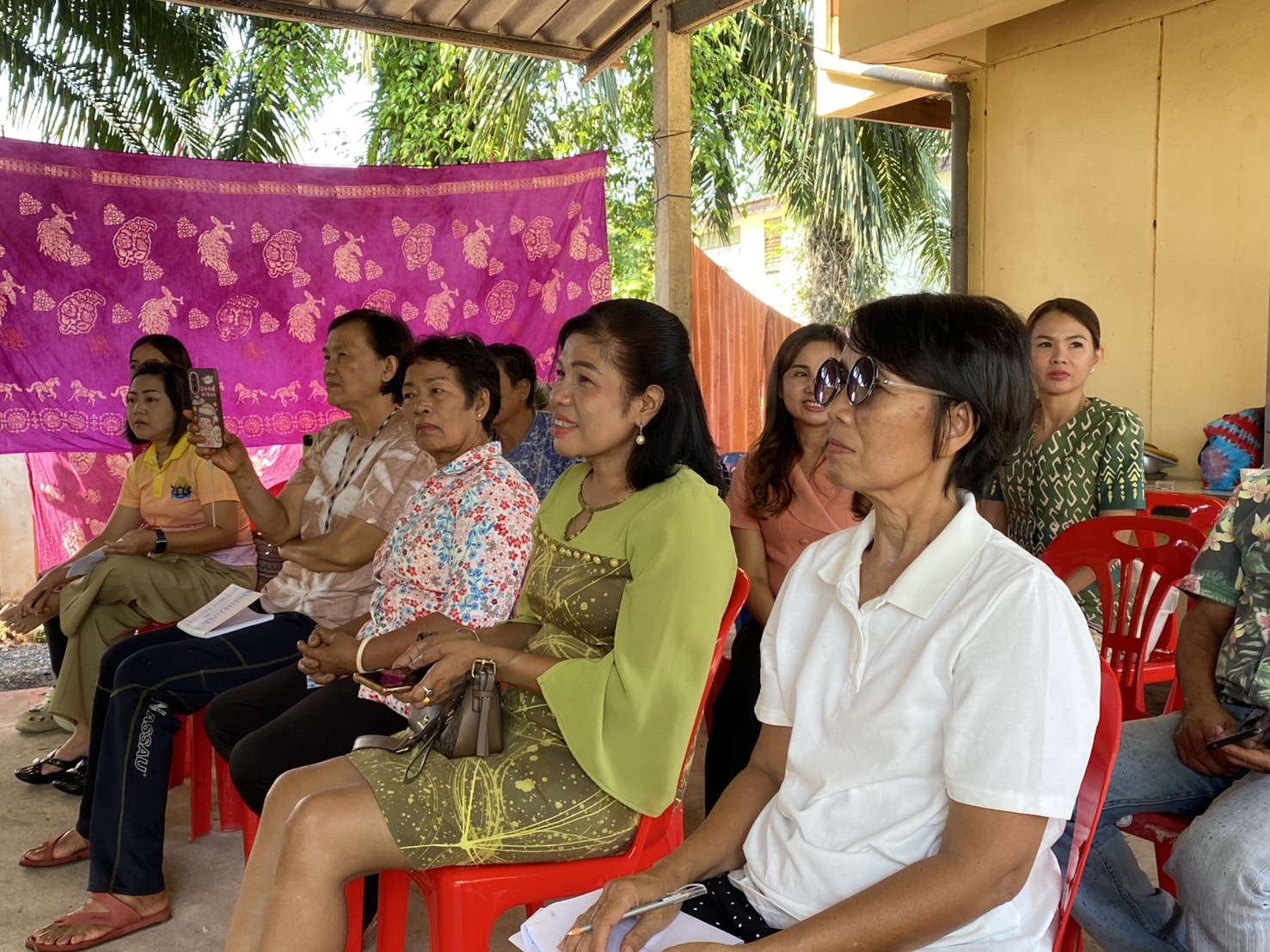 เปิดบ้านพักพจ. เป็นศูนย์เรียนรู้ ในวันที่ 2 พัฒนาทักษะผู้ประกอบการ OTOP ประเภทผ้า จังหวัดสุราษฎร์ธานี