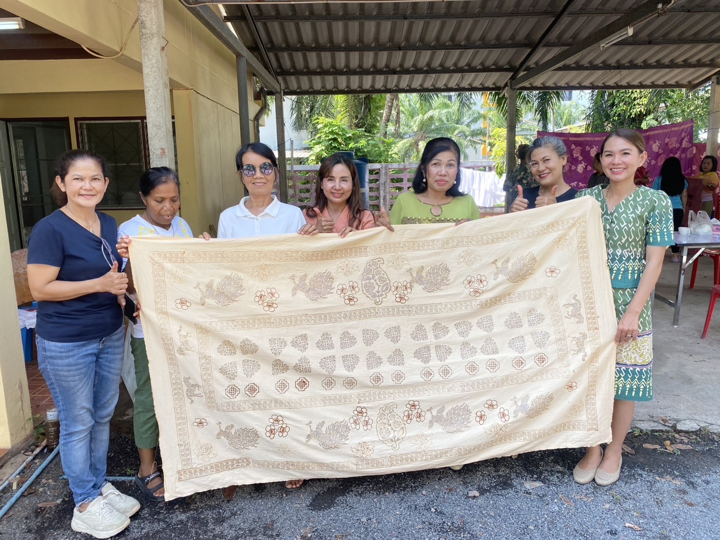 เปิดบ้านพักพจ. เป็นศูนย์เรียนรู้ ในวันที่ 2 พัฒนาทักษะผู้ประกอบการ OTOP ประเภทผ้า จังหวัดสุราษฎร์ธานี