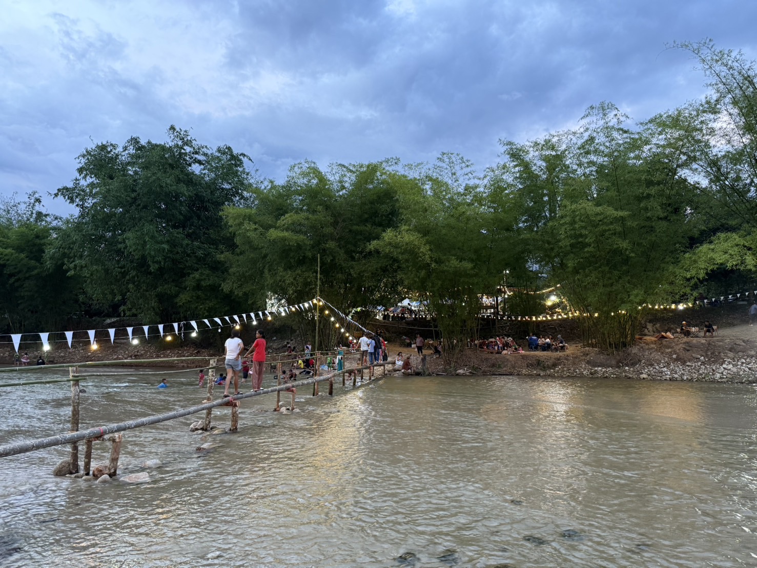 พช.สุราษฎร์ธานี ร่วมงาน  “เธอกับฉัน ยันหวาง” ตามโครงการจัดกิจกรรมส่งเสริมการที่นักท่องเที่ยวลงมือปฏิบัติ (D-HOPE) ชุมชนท่องเที่ยว OTOP นวัตวิถี บ้านวังศิลาดิเรกสาร ตำบลเพิ่มพูนทรัพย์ อำเภอบ้านนาสาร 