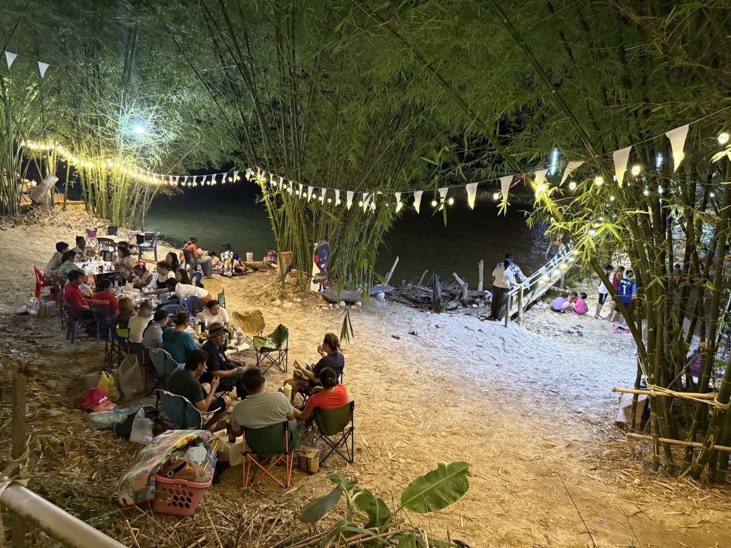 พช.สุราษฎร์ธานี ร่วมงาน  “เธอกับฉัน ยันหวาง” ตามโครงการจัดกิจกรรมส่งเสริมการที่นักท่องเที่ยวลงมือปฏิบัติ (D-HOPE) ชุมชนท่องเที่ยว OTOP นวัตวิถี บ้านวังศิลาดิเรกสาร ตำบลเพิ่มพูนทรัพย์ อำเภอบ้านนาสาร 