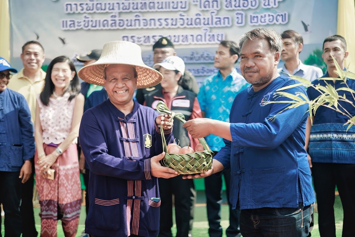 “ผู้นำต้องทำก่อน” รองผู้ว่าฯ เปิดบ้าน ขยายผลการพัฒนาศูนย์เรียนรู้การพัฒนาพื้นที่ต้นแบบ “โคก หนอง นา”