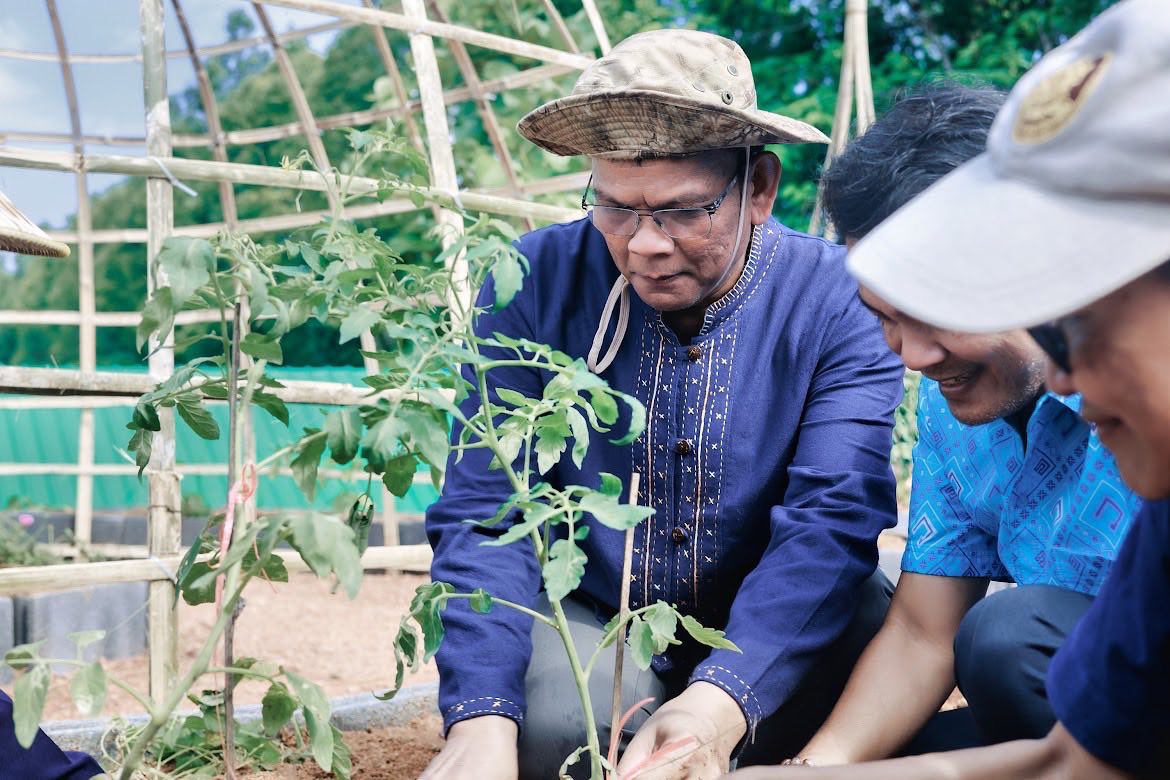 “ผู้นำต้องทำก่อน” รองผู้ว่าฯ เปิดบ้าน ขยายผลการพัฒนาศูนย์เรียนรู้การพัฒนาพื้นที่ต้นแบบ “โคก หนอง นา”