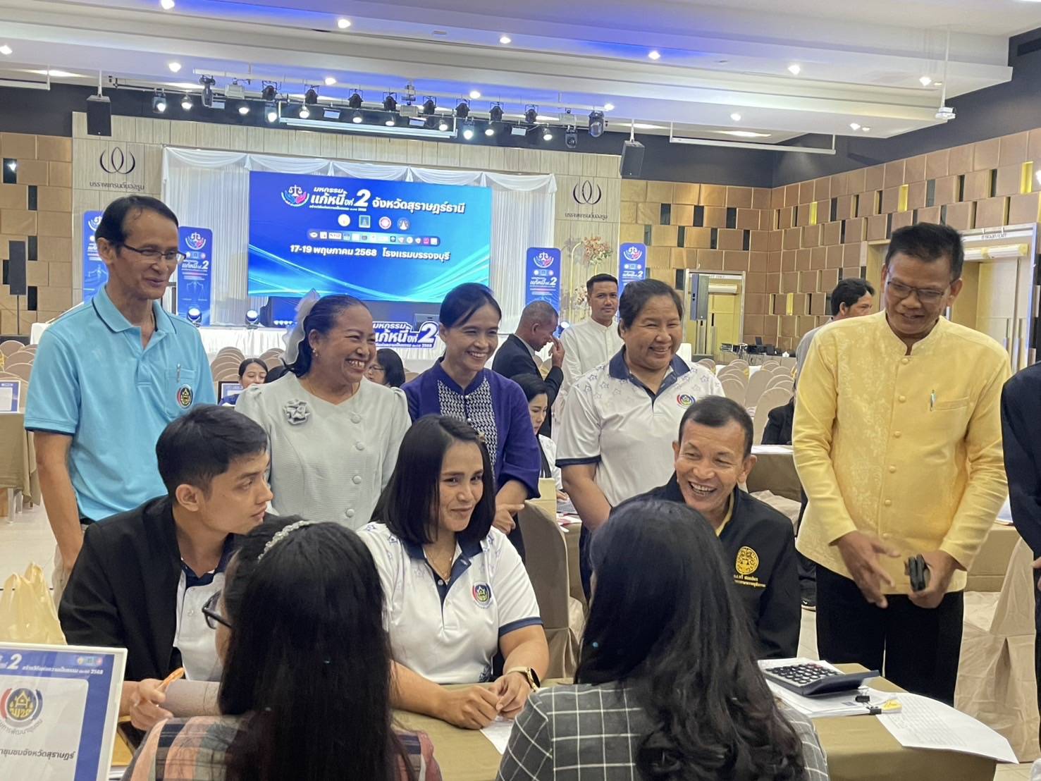 พช.สุราษฎร์ธานี จัดมหกรรมแก้หนี้ สร้างวิถีแห่งความเป็นธรรม ปีที่ 2 พร้อมคลินิกแก้หนี้เคลื่อนที่ (Clinic Mobile) ให้คำปรึกษาลูกหนี้กองทุนพัฒนาบทบาทสตรี