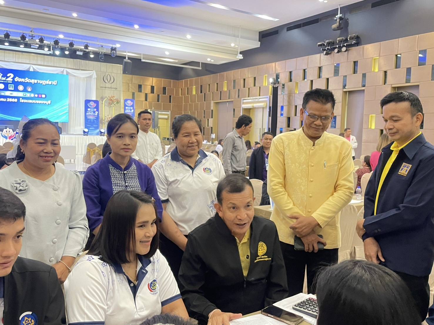 พช.สุราษฎร์ธานี จัดมหกรรมแก้หนี้ สร้างวิถีแห่งความเป็นธรรม ปีที่ 2 พร้อมคลินิกแก้หนี้เคลื่อนที่ (Clinic Mobile) ให้คำปรึกษาลูกหนี้กองทุนพัฒนาบทบาทสตรี