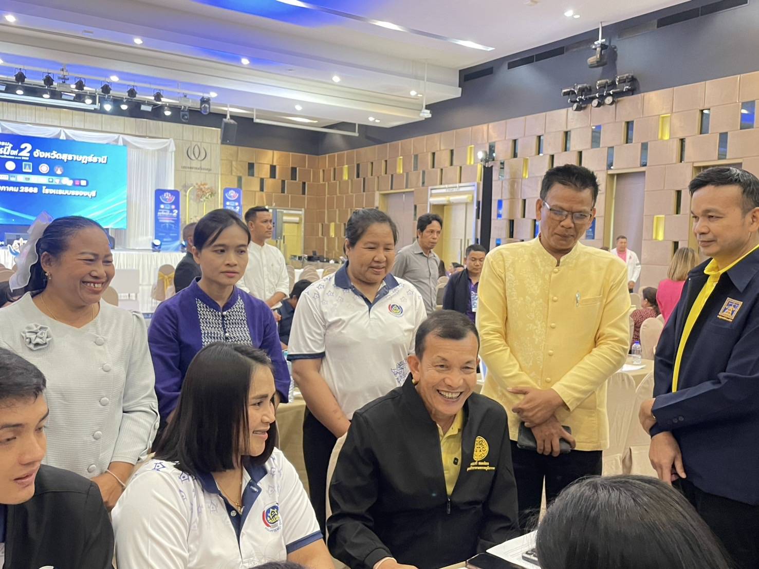 พช.สุราษฎร์ธานี จัดมหกรรมแก้หนี้ สร้างวิถีแห่งความเป็นธรรม ปีที่ 2 พร้อมคลินิกแก้หนี้เคลื่อนที่ (Clinic Mobile) ให้คำปรึกษาลูกหนี้กองทุนพัฒนาบทบาทสตรี