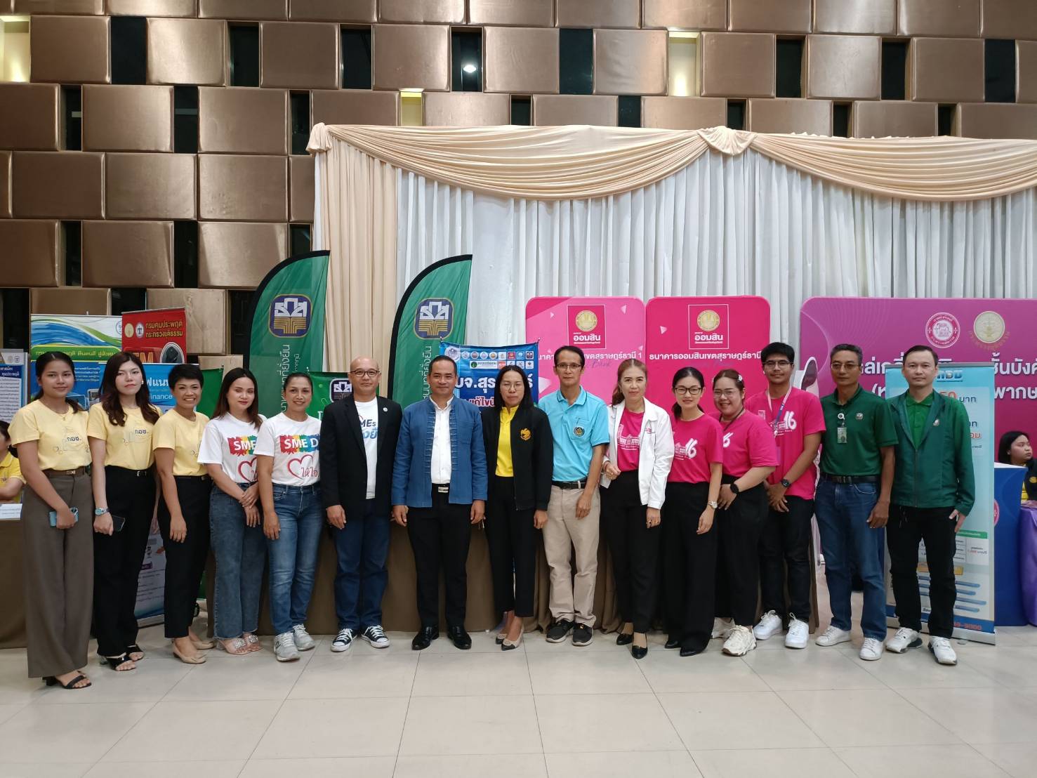 พช.สุราษฎร์ธานี จัดมหกรรมแก้หนี้ สร้างวิถีแห่งความเป็นธรรม ปีที่ 2 พร้อมคลินิกแก้หนี้เคลื่อนที่ (Clinic Mobile) ให้คำปรึกษาลูกหนี้กองทุนพัฒนาบทบาทสตรี