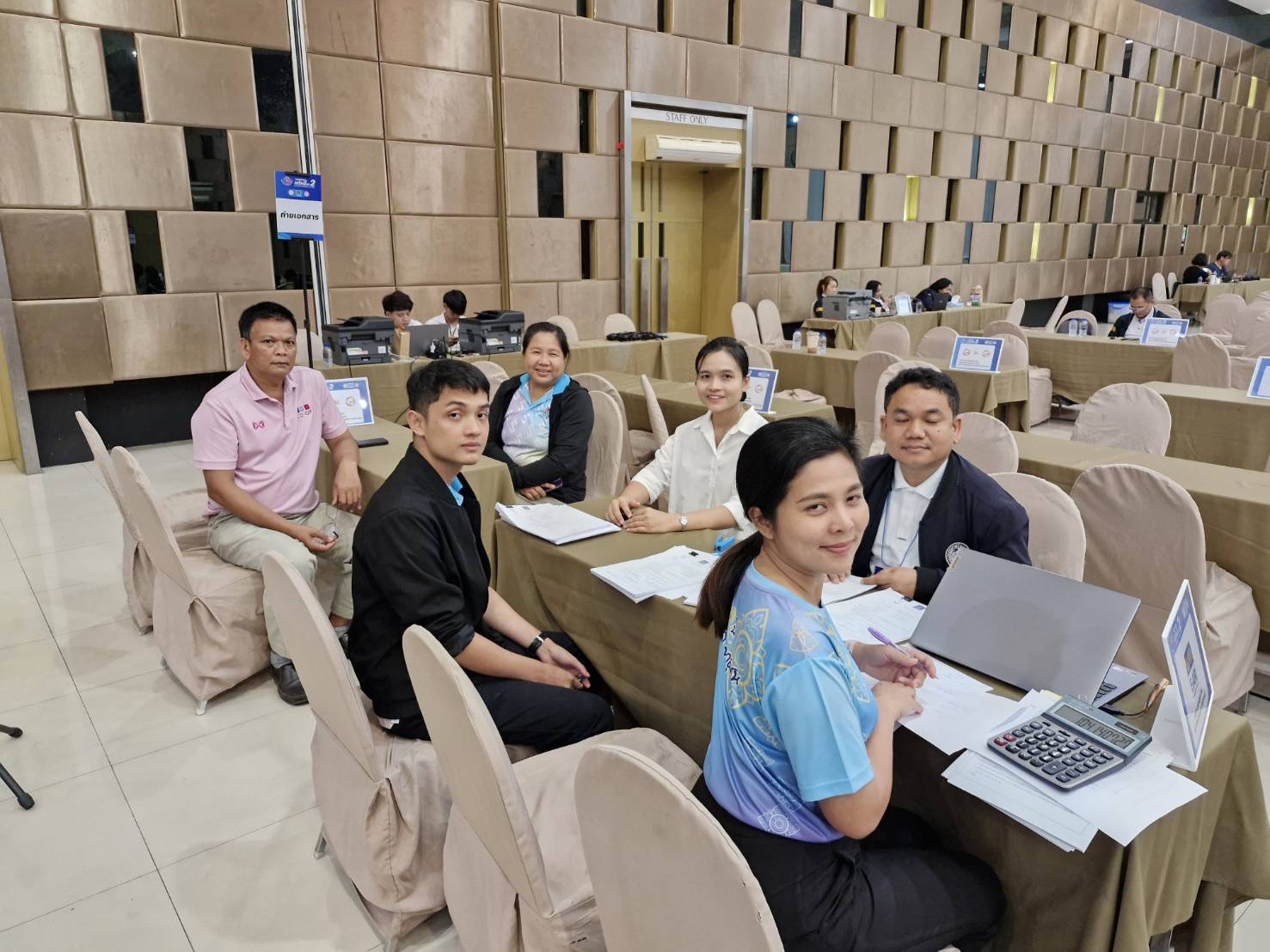 พช.สุราษฎร์ธานี จัดมหกรรมแก้หนี้ สร้างวิถีแห่งความเป็นธรรม ปีที่ 2 พร้อมคลินิกแก้หนี้เคลื่อนที่ (Clinic Mobile) ให้คำปรึกษาลูกหนี้กองทุนพัฒนาบทบาทสตรี