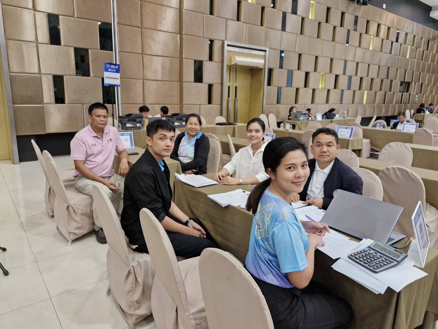 พช.สุราษฎร์ธานี จัดมหกรรมแก้หนี้ สร้างวิถีแห่งความเป็นธรรม ปีที่ 2 พร้อมคลินิกแก้หนี้เคลื่อนที่ (Clinic Mobile) ให้คำปรึกษาลูกหนี้กองทุนพัฒนาบทบาทสตรี