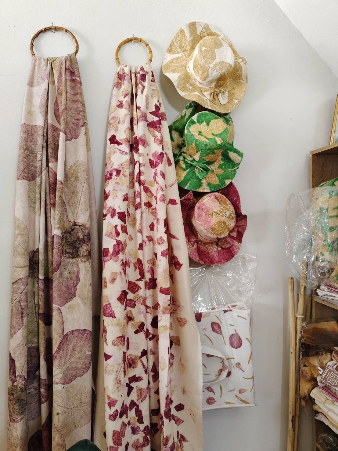 พช. สุราษฎร์ ลงพื้นที่ติดตาม “Malinee89” เตรียมความพร้อมประกวด “ผ้าลายสิริราชพัสตราภรณ์”