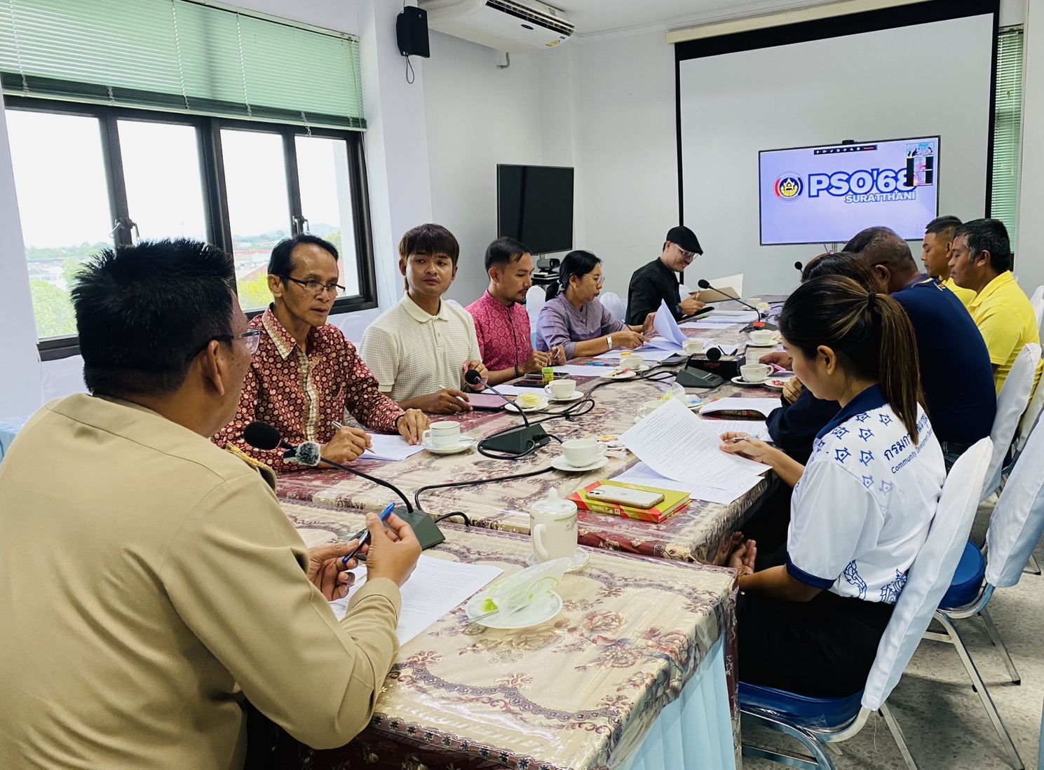 พช.สุราษฎร์ เร่งเครื่องพัฒนา OTOP ดาวเด่น พิจารณาแบบบรรจุภัณฑ์ใหม่ เพิ่มมูลค่าสินค้าสู่ตลาด