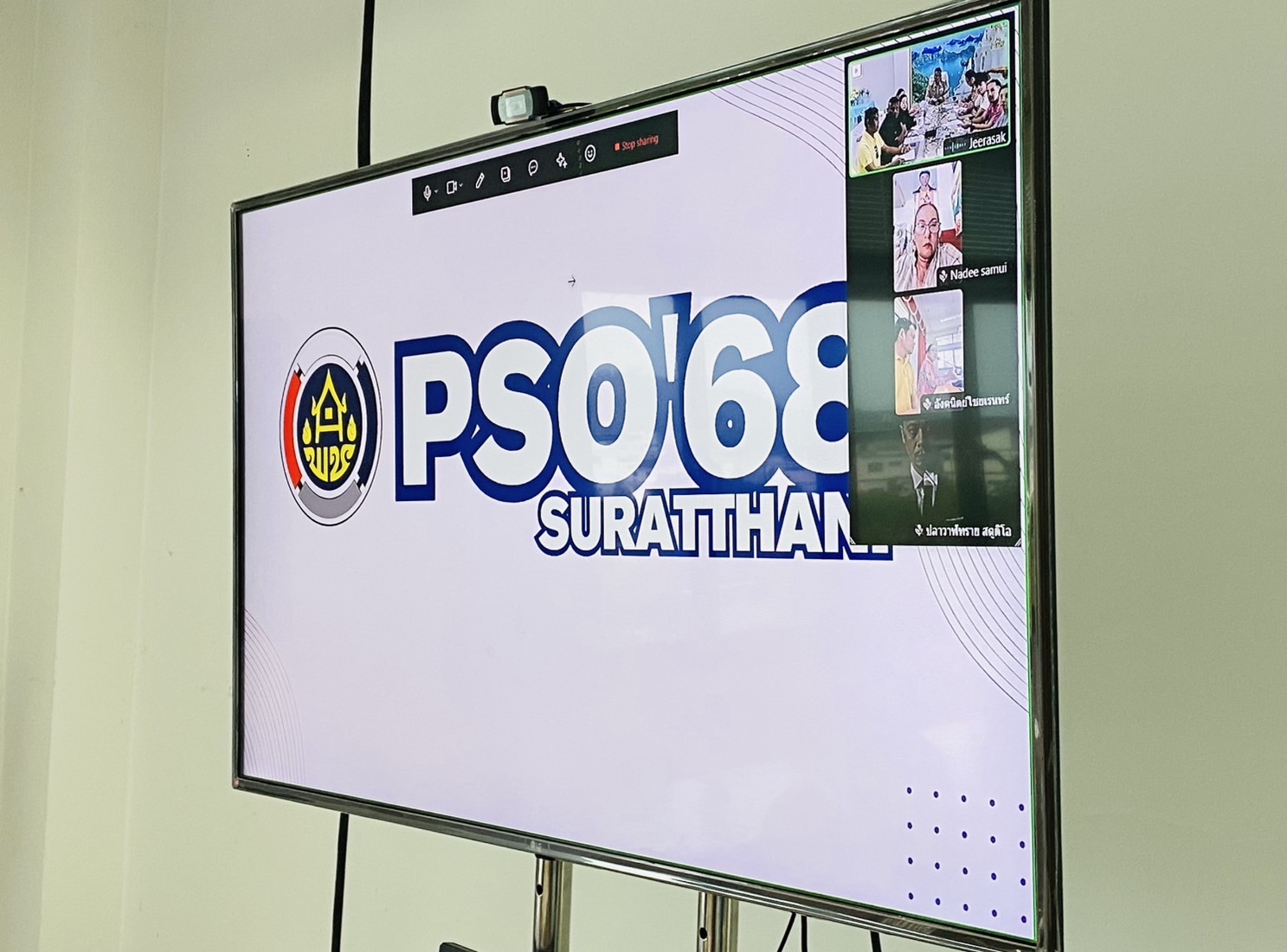 พช.สุราษฎร์ เร่งเครื่องพัฒนา OTOP ดาวเด่น พิจารณาแบบบรรจุภัณฑ์ใหม่ เพิ่มมูลค่าสินค้าสู่ตลาด