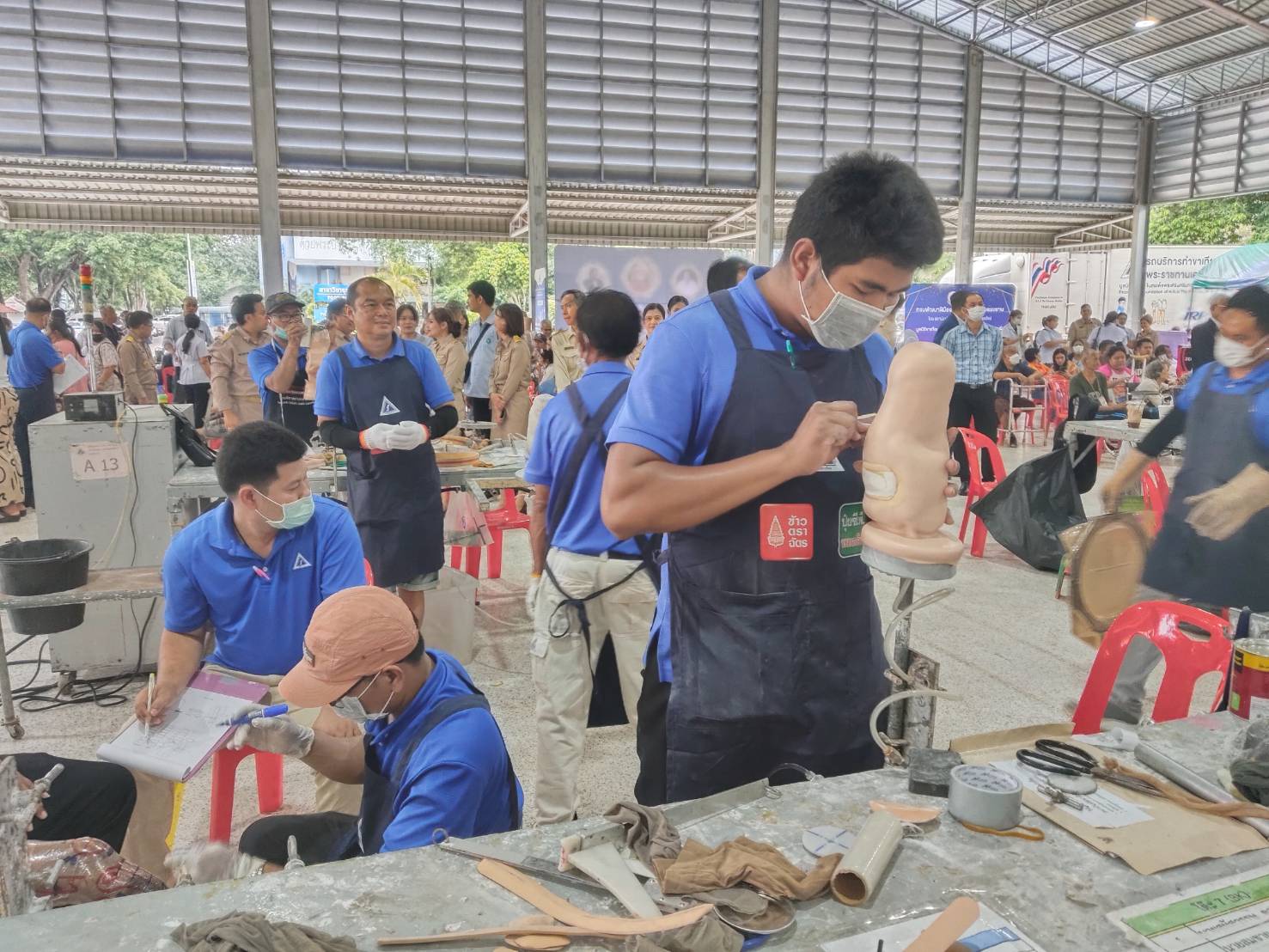 📣พช.สุราษฎร์ธานี📣 ร่วมพิธีเปิดโครงการออกหน่วยทำขาเทียม พระราชทาน โดยมูลนิธิขาเทียมในสมเด็จพระศรีนครินทราบรมราชชนนี ร่วมกับจังหวัดสุราษฎร์ธานี มหาวิทยาลัยราชภัฏสุราษฎร์ธานี และองค์การสงเคราะห์ทหารผ่านศึก ในพระบรมราชูปถัมภ์
