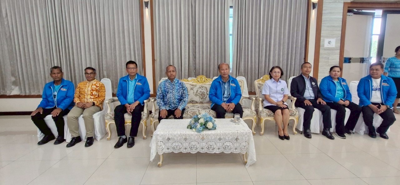 พช.สุราษฎร์ฯ ร่วมพิธีปิดโครงการอบรมวิทยากรกระบวนการกองทุนแม่ฯ ขับเคลื่อนการฟื้นฟูศักยภาพกองทุนแม่ฯ แก้ไขปัญหายาเสพติด