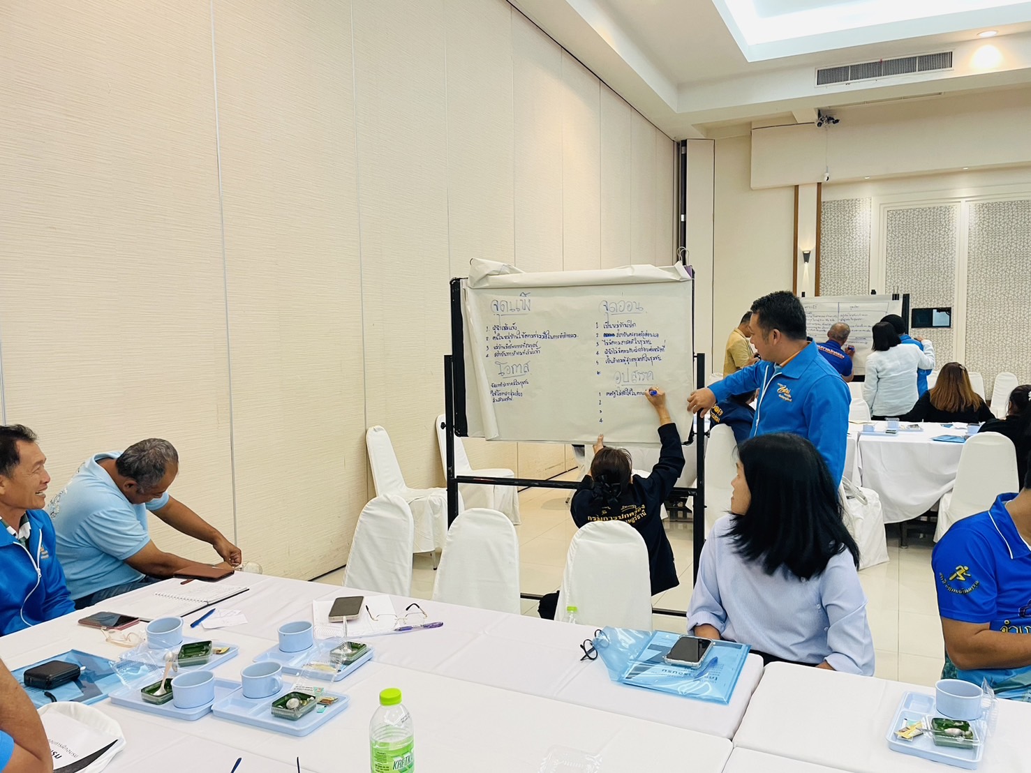 พช.สุราษฎร์ฯ ร่วมพิธีปิดโครงการอบรมวิทยากรกระบวนการกองทุนแม่ฯ ขับเคลื่อนการฟื้นฟูศักยภาพกองทุนแม่ฯ แก้ไขปัญหายาเสพติด