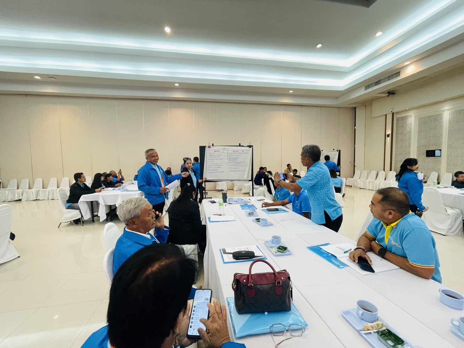 พช.สุราษฎร์ฯ ร่วมพิธีปิดโครงการอบรมวิทยากรกระบวนการกองทุนแม่ฯ ขับเคลื่อนการฟื้นฟูศักยภาพกองทุนแม่ฯ แก้ไขปัญหายาเสพติด