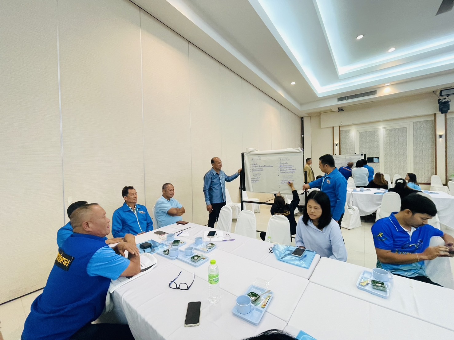 พช.สุราษฎร์ฯ ร่วมพิธีปิดโครงการอบรมวิทยากรกระบวนการกองทุนแม่ฯ ขับเคลื่อนการฟื้นฟูศักยภาพกองทุนแม่ฯ แก้ไขปัญหายาเสพติด