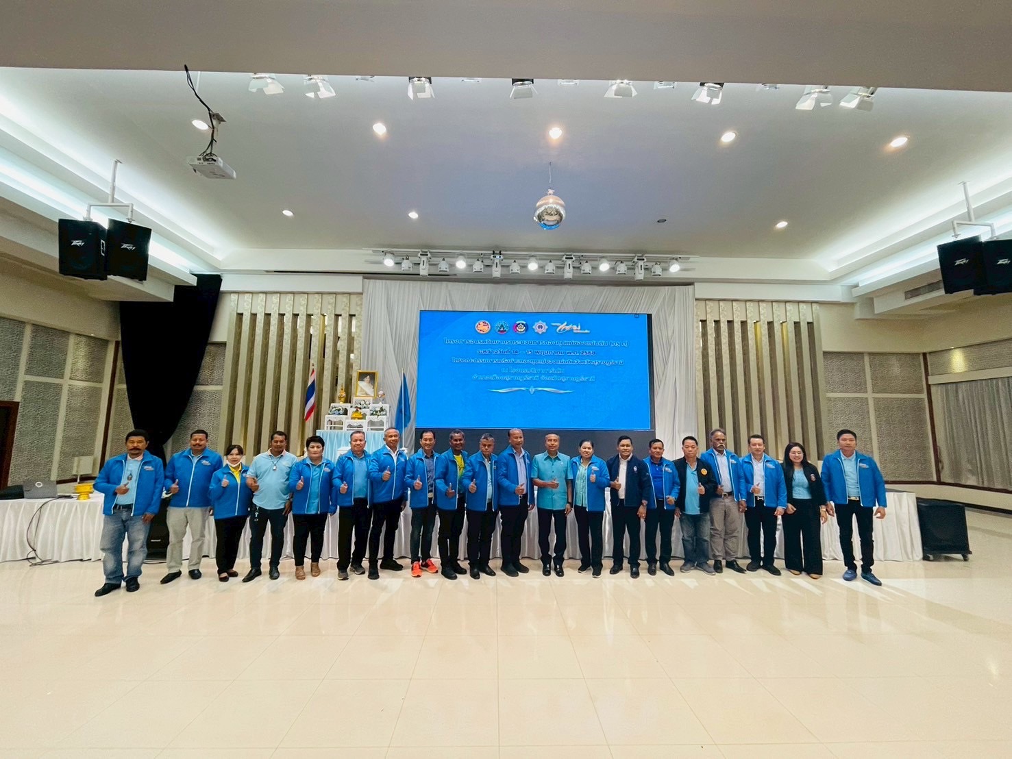 พช.สุราษฎร์ฯ ร่วมพิธีปิดโครงการอบรมวิทยากรกระบวนการกองทุนแม่ฯ ขับเคลื่อนการฟื้นฟูศักยภาพกองทุนแม่ฯ แก้ไขปัญหายาเสพติด