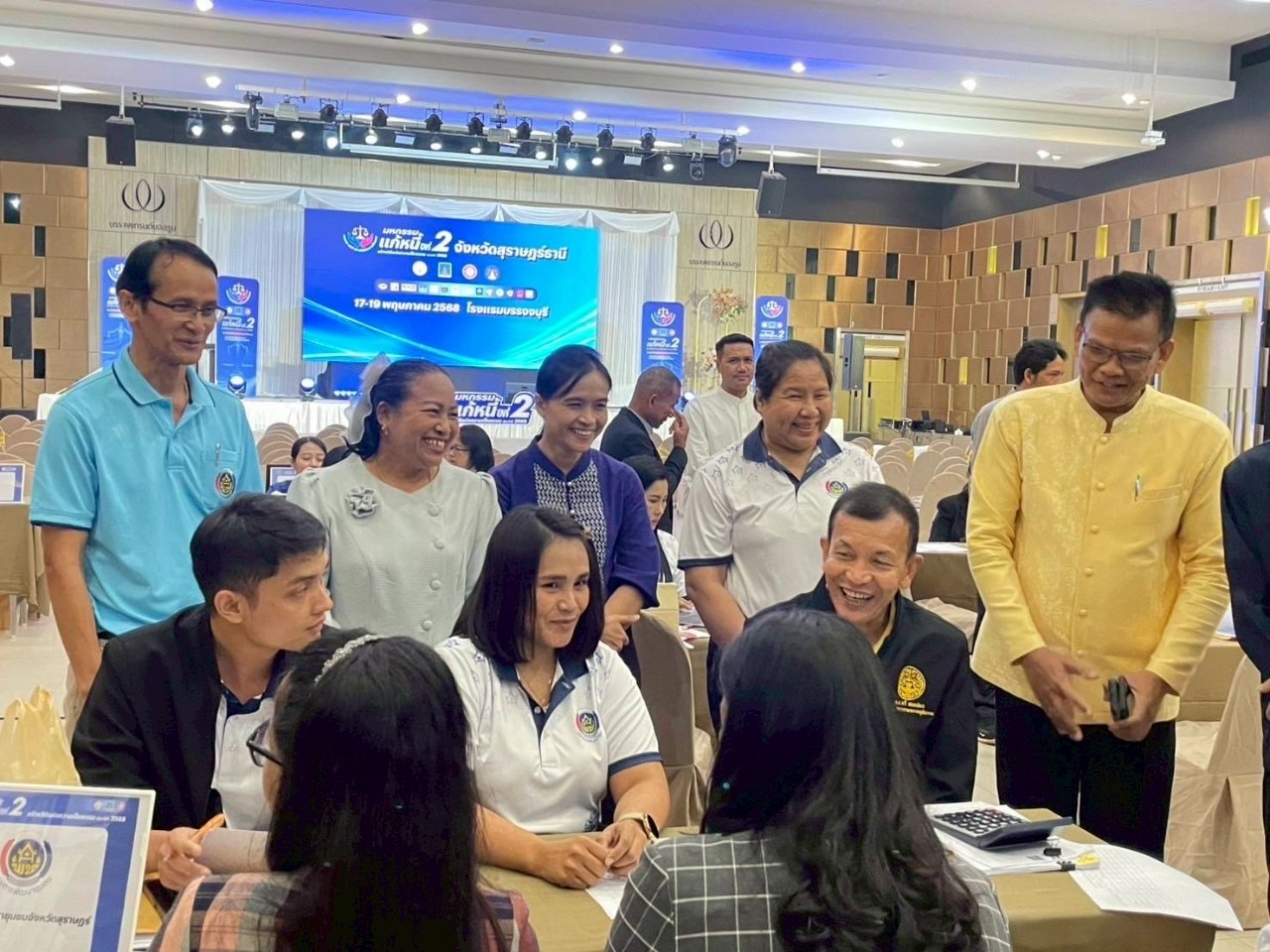 พช.สุราษฎร์ธานี จัดมหกรรมแก้หนี้ สร้างวิถีแห่งความเป็นธรรม ปีที่ 2 พร้อมคลินิกแก้หนี้เคลื่อนที่ (Clinic Mobile) ให้คำปรึกษาลูกหนี้กองทุนพัฒนาบทบาทสตรี