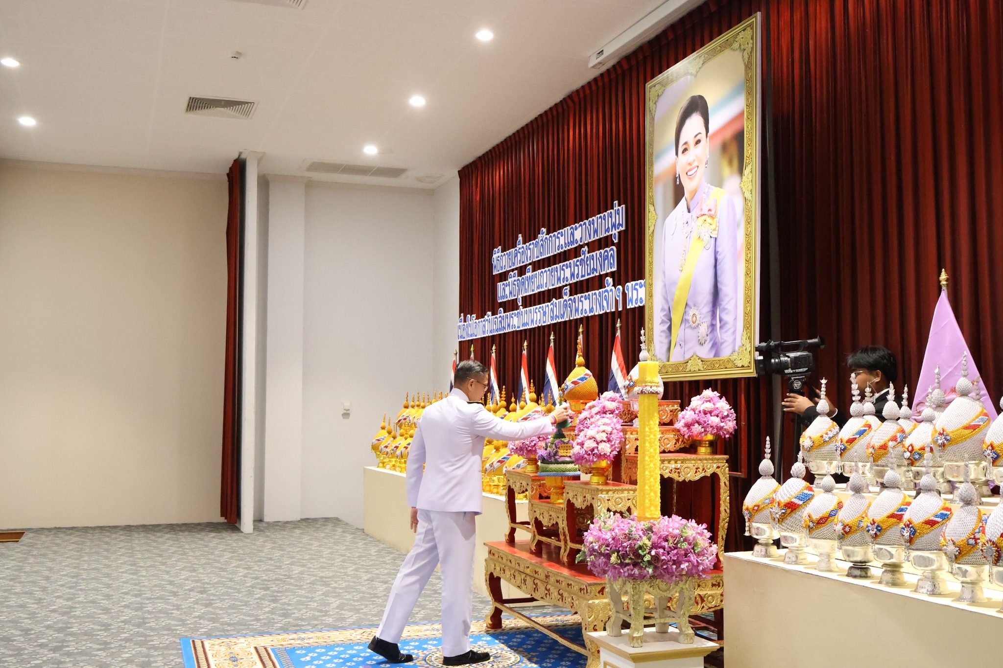 📣พช.สุราษฎร์ธานี📣ร่วมกิจกรรมเฉลิมพระเกียรติสมเด็จพระนางเจ้า ฯ พระบรมราชินี เนื่องในโอกาสวันเฉลิมพระชนมพรรษา ๓ มิถุนายน ๒๕๖๘ พิธีถวายเครื่องราชสักการะและวางพานพุ่ม และพิธีจุดเทียนถวายพระพรชัยมงคล