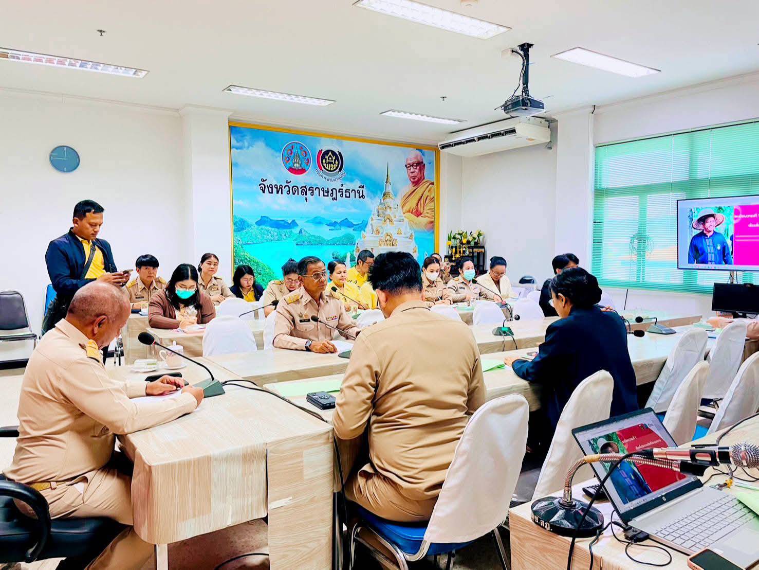 พช.สุราษฎร์ธานี จับมือภาคีเครือข่าย เดินหน้าขับเคลื่อนเศรษฐกิจฐานรากและประชารัฐ (E3)