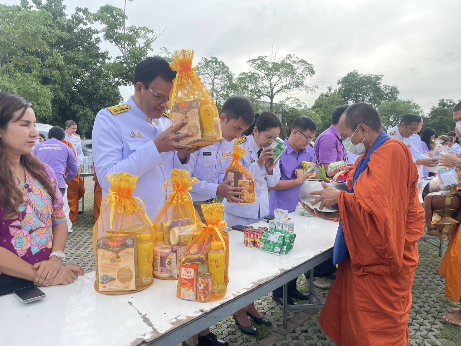 📣พช.สุราษฎร์ธานี📣ร่วมกิจกรรมเฉลิมพระเกียรติสมเด็จพระนางเจ้า ฯ พระบรมราชินี เนื่องในโอกาสวันเฉลิมพระชนมพรรษา ๓ มิถุนายน ๒๕๖๘ พิธีเจริญพระพุทธมนต์และทำบุญตักบาตรถวายพระระราชกุศล