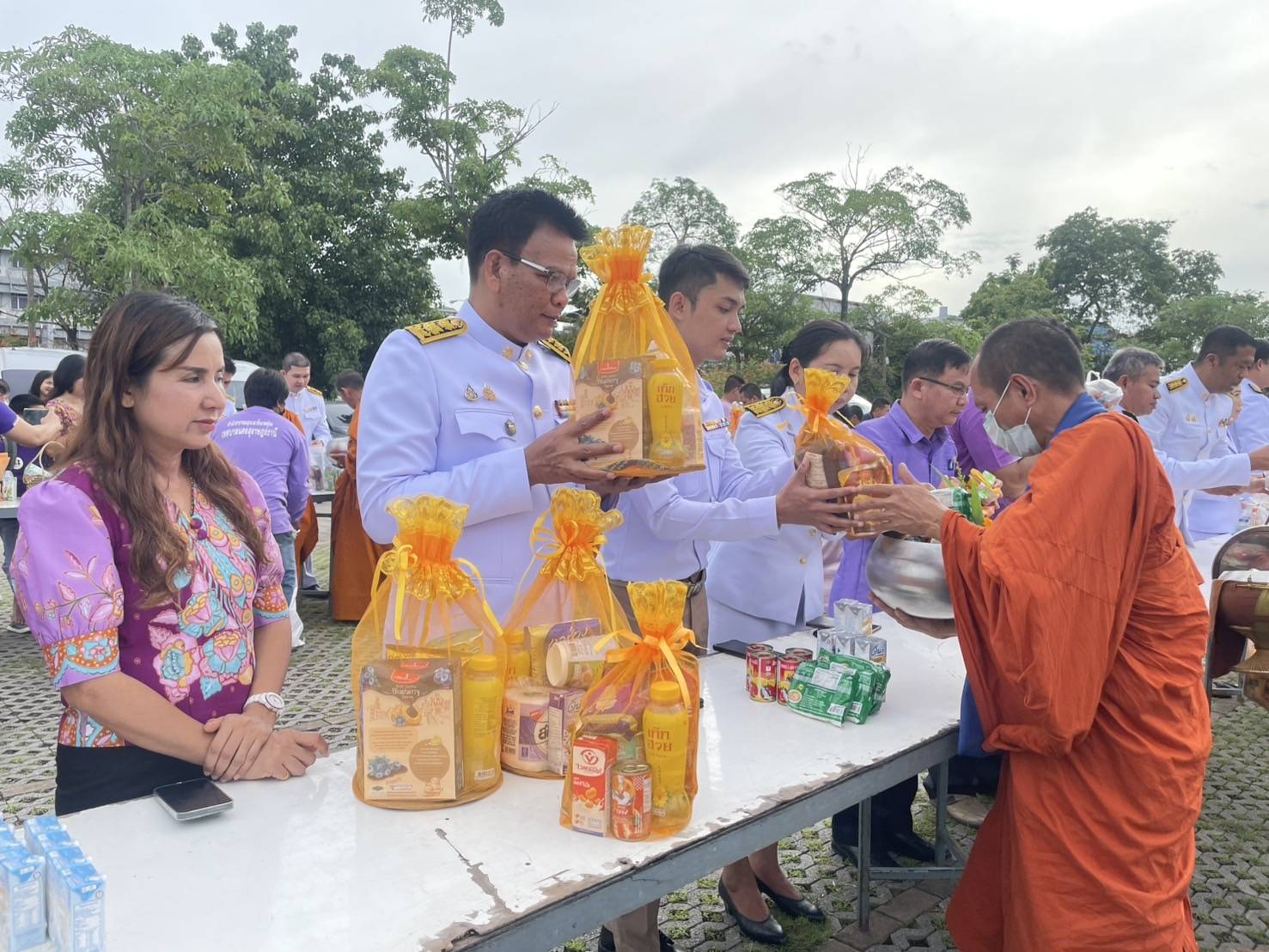 📣พช.สุราษฎร์ธานี📣ร่วมกิจกรรมเฉลิมพระเกียรติสมเด็จพระนางเจ้า ฯ พระบรมราชินี เนื่องในโอกาสวันเฉลิมพระชนมพรรษา ๓ มิถุนายน ๒๕๖๘ พิธีเจริญพระพุทธมนต์และทำบุญตักบาตรถวายพระระราชกุศล