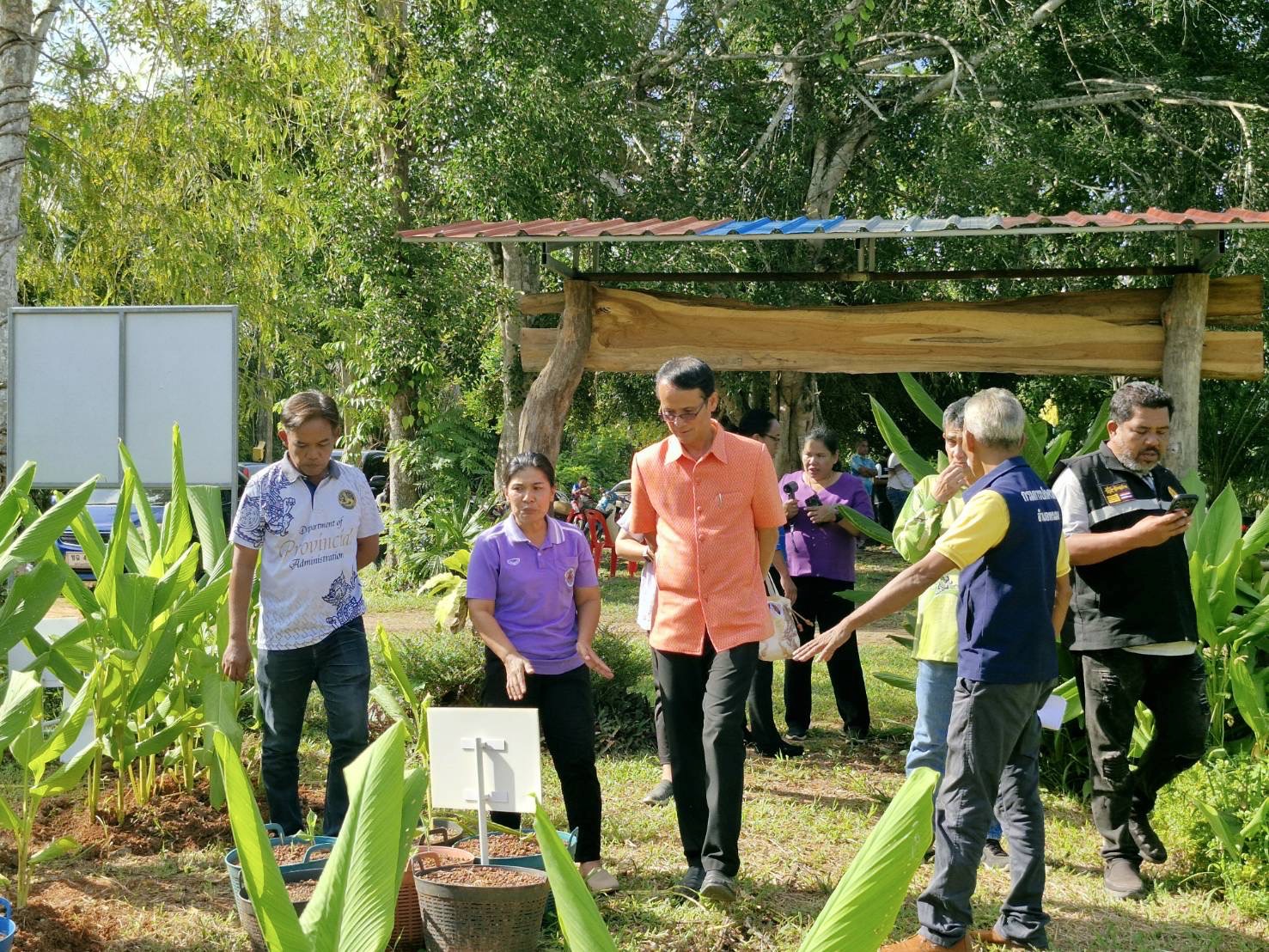 🟡 “วันหยุดเราไม่หยุด!” พช.สุราษฎร์ฯ ลุยต่อเนื่อง ลงพื้นที่คัดสรรกิจกรรมพัฒนาชุมชนดีเด่น ปี 2568 🚙🌱