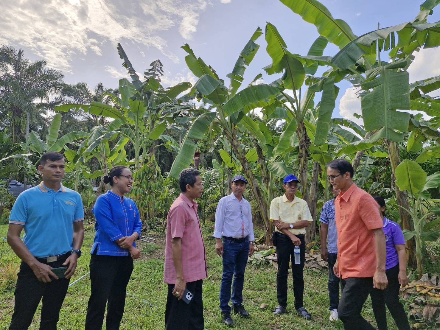 🟡 “วันหยุดเราไม่หยุด!” พช.สุราษฎร์ฯ ลุยต่อเนื่อง ลงพื้นที่คัดสรรกิจกรรมพัฒนาชุมชนดีเด่น ปี 2568 🚙🌱