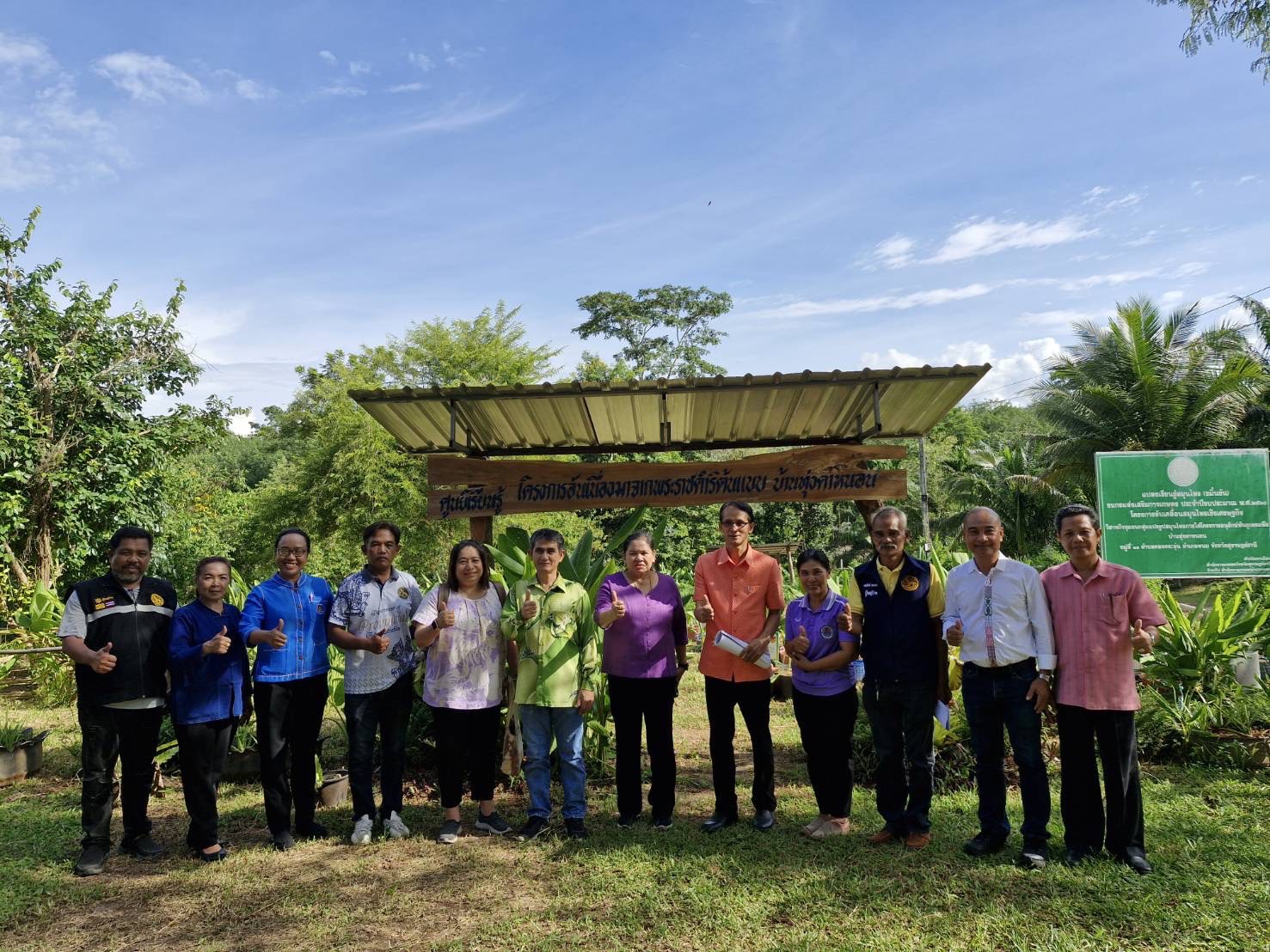 🟡 “วันหยุดเราไม่หยุด!” พช.สุราษฎร์ฯ ลุยต่อเนื่อง ลงพื้นที่คัดสรรกิจกรรมพัฒนาชุมชนดีเด่น ปี 2568 🚙🌱