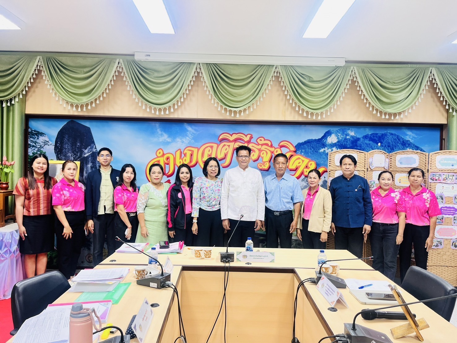 พช.สุราษฎร์ฯ คัดเลือกคนกองทุนพัฒนาบทบาทสตรีดีเด่น โซนขุนเขา ปี 68 ยกย่องคนทำงานเพื่อชุมชน