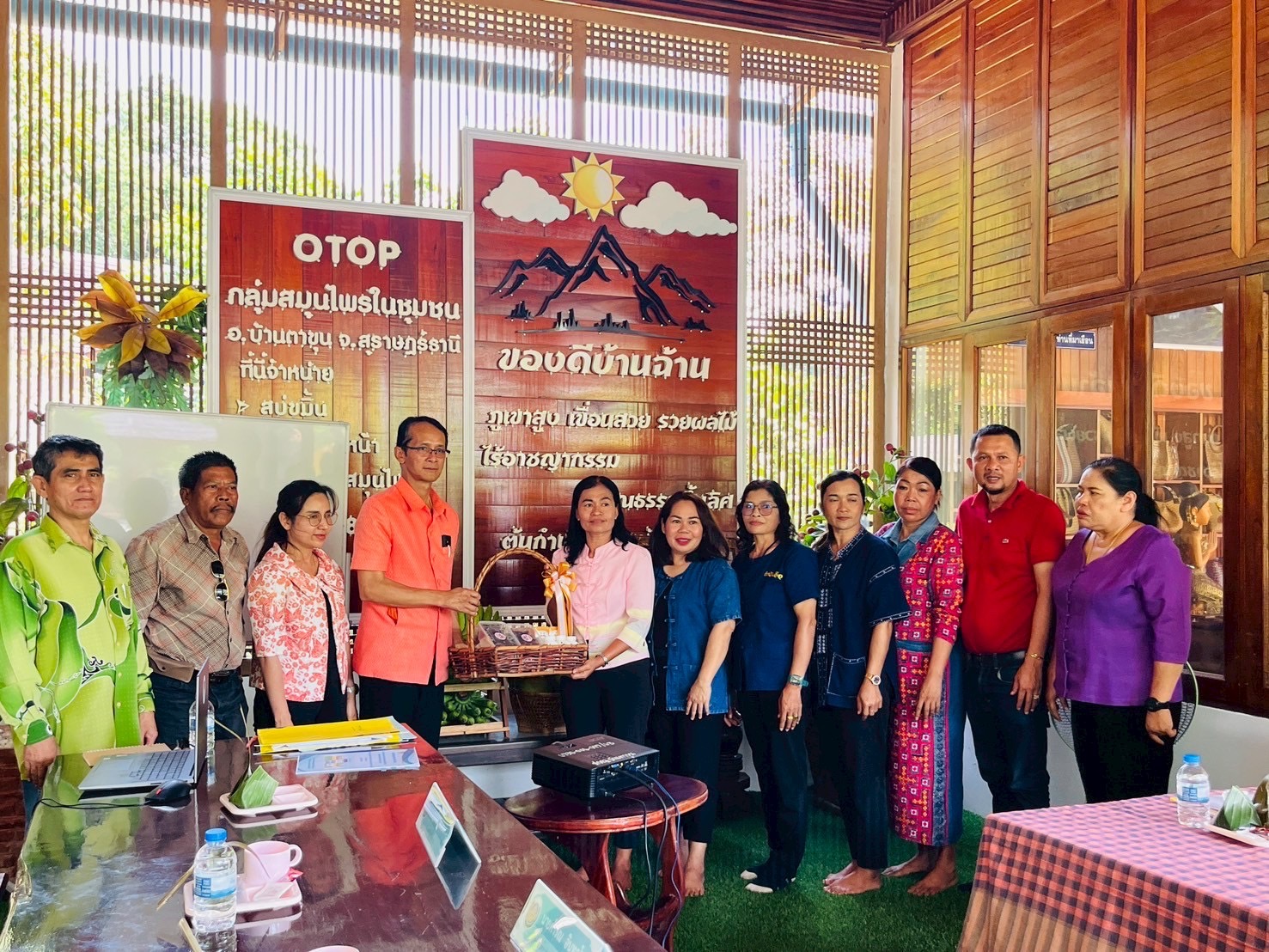 🟡 “วันหยุดเราไม่หยุด!” พช.สุราษฎร์ฯ ลุยต่อเนื่อง ลงพื้นที่คัดสรรกิจกรรมพัฒนาชุมชนดีเด่น ปี 2568 🚙🌱