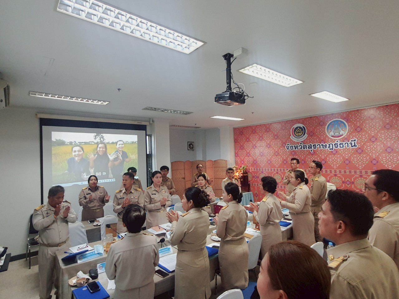 📣พช.สุราษฎร์ธานี ประชุมประจำเดือนผู้อำนวยการกลุ่มงานฯ พัฒนาการอำเภอ และนักวิชาการพัฒนาชุมชน สำนักงานพัฒนาชุมชนจังหวัดฯ ครั้งที่ 5/2568
