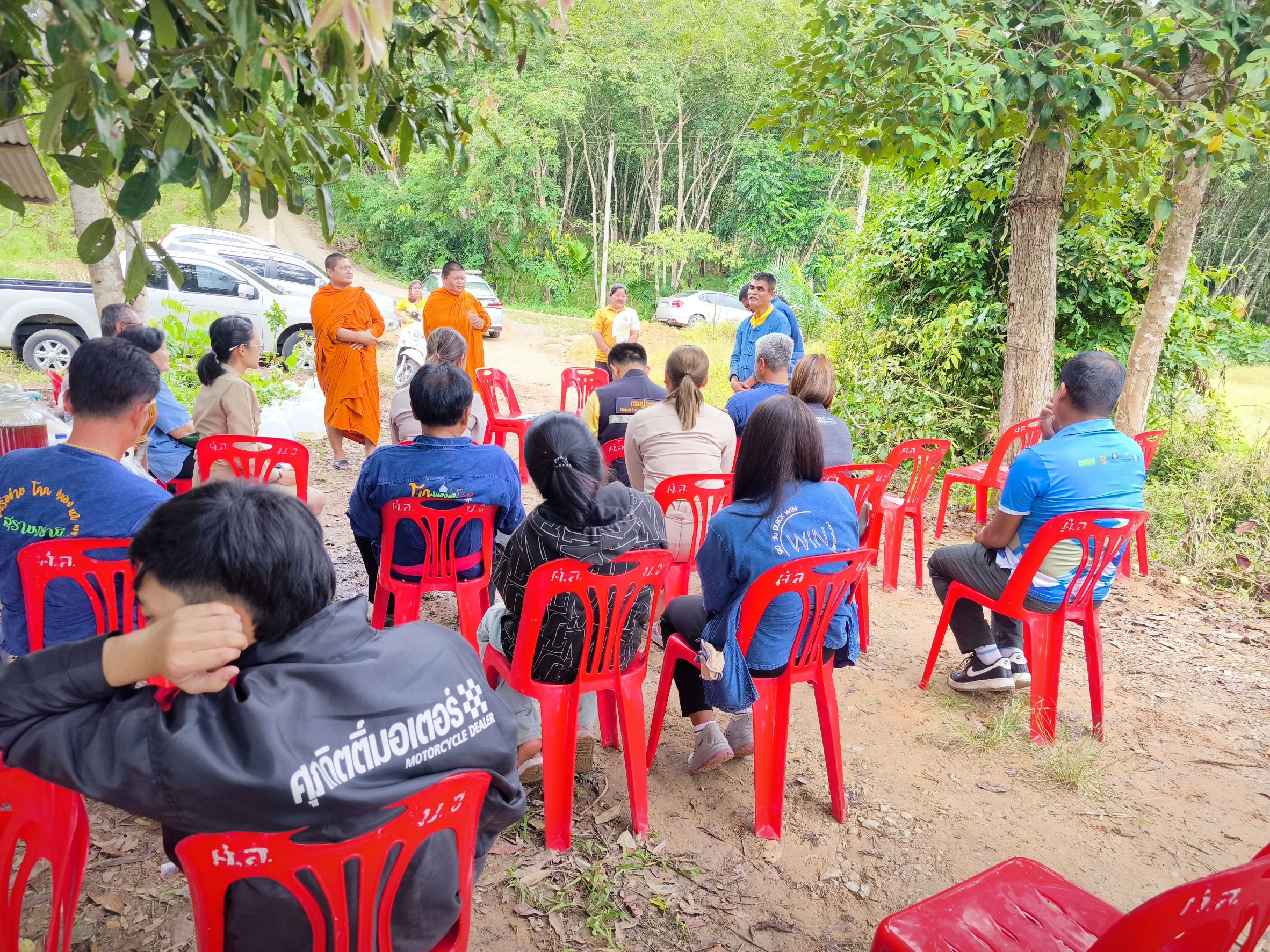 📣พช.สุราษฎร์ธานี ร่วมกิจกรรม “เอามื้อสามัคคี เครือข่าย โคก หนอง นา อำเภอพุนพิน”