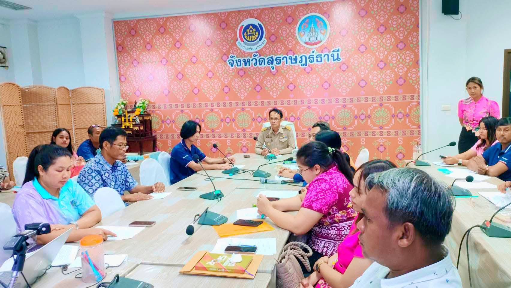 พช.สุราษฎร์ ไม่หยุดขับเคลื่อนงานชมรมอาสาพัฒนาชุมชน ผลักดันสวัสดิการแก่สมาชิก