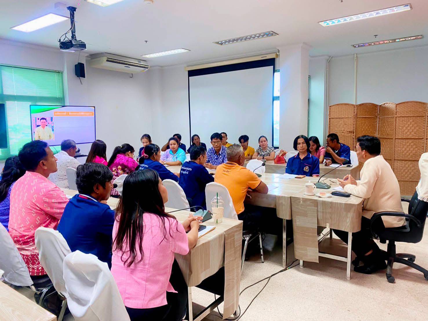 พช.สุราษฎร์ ไม่หยุดขับเคลื่อนงานชมรมอาสาพัฒนาชุมชน ผลักดันสวัสดิการแก่สมาชิก