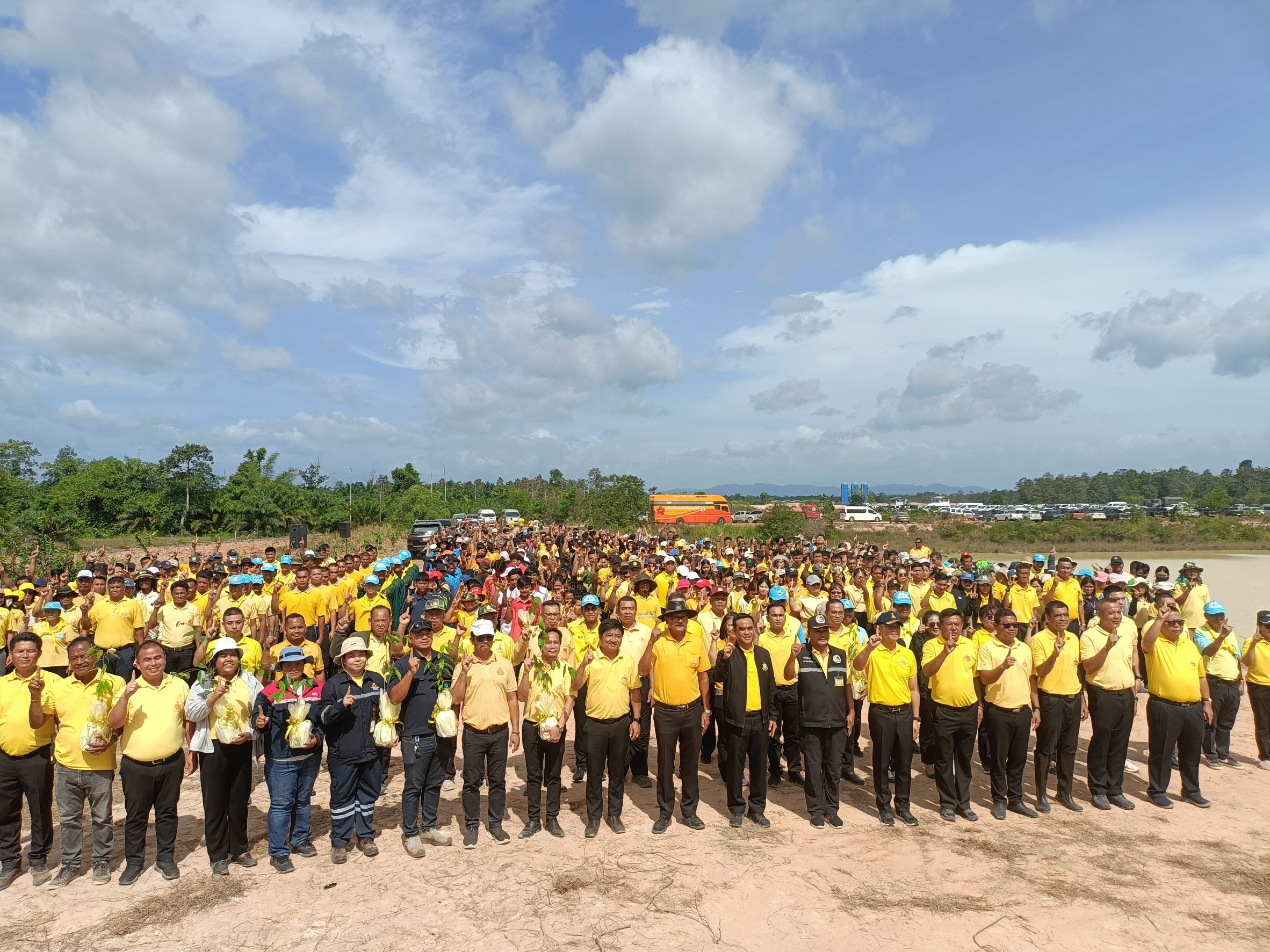 📣พช.สุราษฎร์ธานี ร่วมกิจกรรมปลูกต้นไม้ ภายใต้ “โครงการปลูกป่าเฉลิมพระเกียรติ เนื่องในโอกาสวันเฉลิมพระชนมพรรษา พระบาทสมเด็จพระเจ้าอยู่หัว 28 กรกฎาคม 2568
