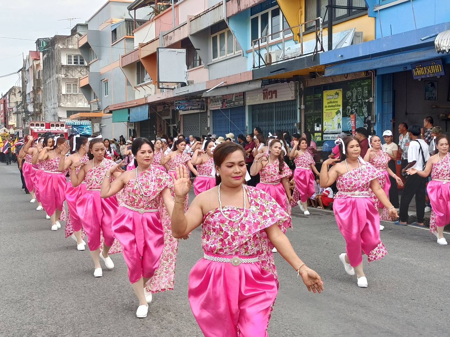 พช.สุราษฎร์ธานี ร่วมปล่อยขบวนแห่รถพฤกษชาติ และพิธีเปิดงานเทศกาลเงาะโรงเรียนนาสาร (GI) สุราษฎร์ธานี ครั้งที่ ๓๓ ประจำปี พ.ศ. ๒๕๖๘