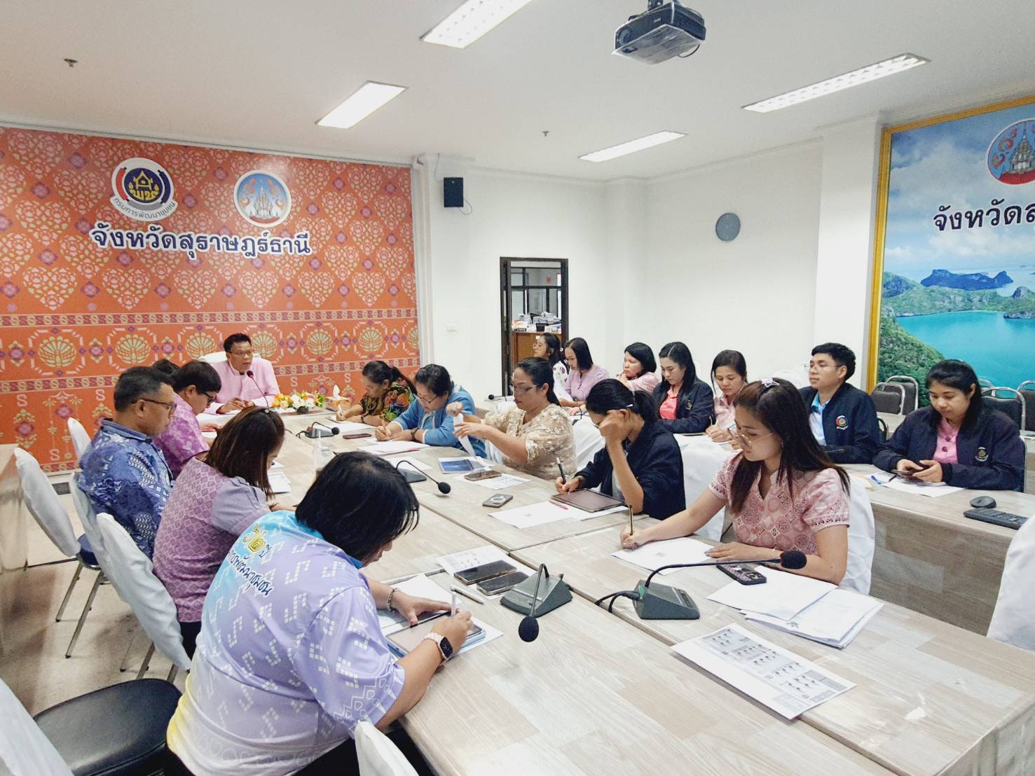 📣พช.สุราษฎร์ธานี ประชุมประจำเดือนผู้อำนวยการกลุ่มงานฯ และนักวิชาการพัฒนาชุมชน สำนักงานพัฒนาชุมชนจังหวัดสุราษฎร์ธานี ครั้งที่ 6/2568