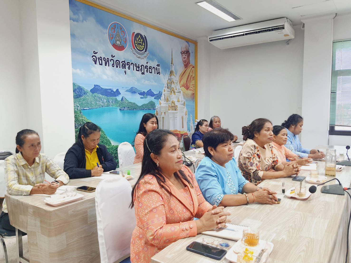 พช.สุราษฎร์ธานี โดยสำนักงานเลขานุการ อกส.จ.สุราษฎร์ธานี  พร้อมด้วย ผู้แทนกลไกการขับเคลื่อนกองทุนพัฒนาบทบาทสตรี ร่วมโครงการประชุมติดตามและประเมินผลการดำเนินงานทุนหมุนเวียนของกองทุนพัฒนาบทบาทสตรี ประจำปีงบประมาณ พ.ศ.2568