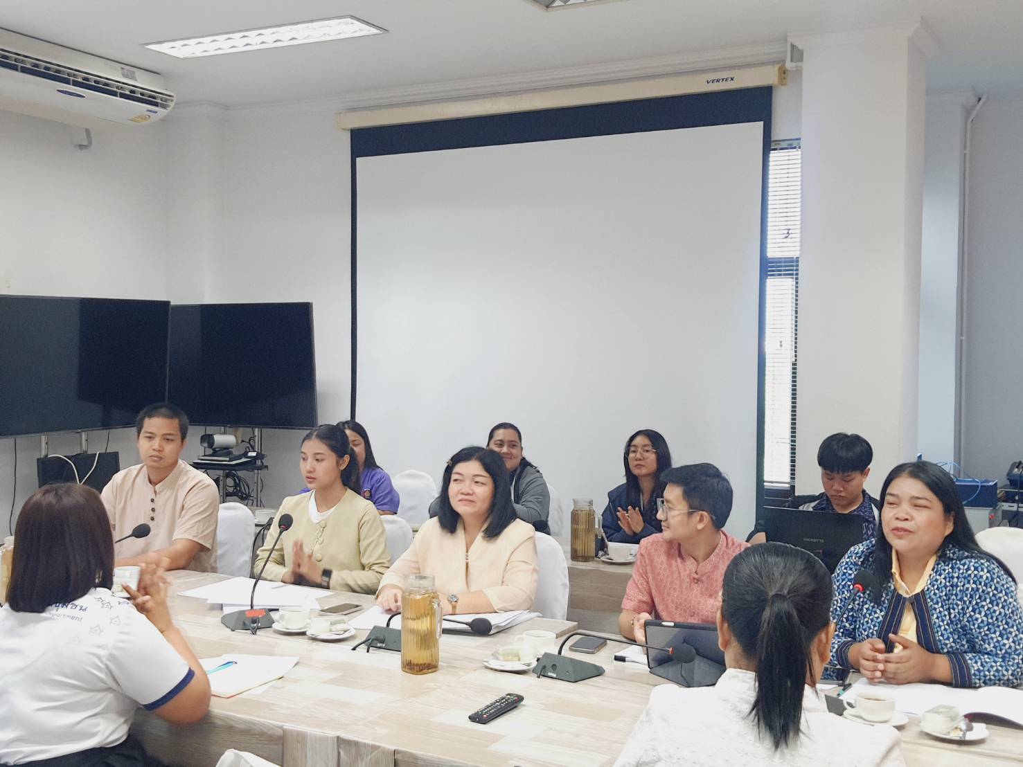 พช.สุราษฎร์ธานี โดยสำนักงานเลขานุการ อกส.จ.สุราษฎร์ธานี  พร้อมด้วย ผู้แทนกลไกการขับเคลื่อนกองทุนพัฒนาบทบาทสตรี ร่วมโครงการประชุมติดตามและประเมินผลการดำเนินงานทุนหมุนเวียนของกองทุนพัฒนาบทบาทสตรี ประจำปีงบประมาณ พ.ศ.2568