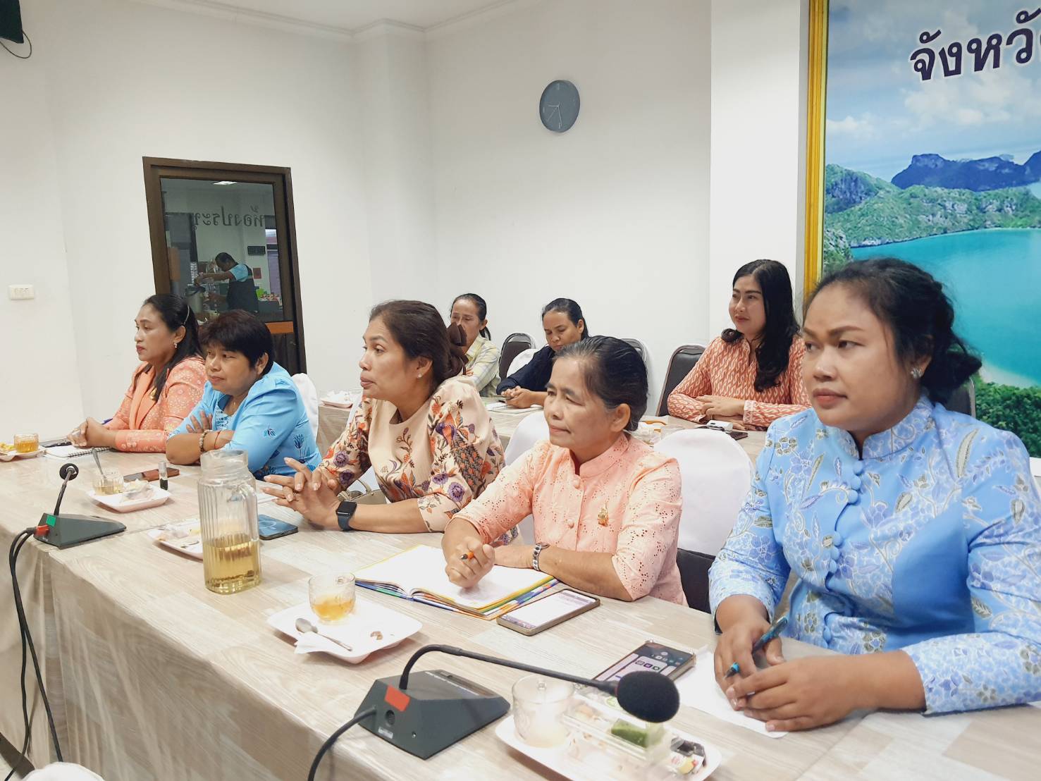 พช.สุราษฎร์ธานี โดยสำนักงานเลขานุการ อกส.จ.สุราษฎร์ธานี  พร้อมด้วย ผู้แทนกลไกการขับเคลื่อนกองทุนพัฒนาบทบาทสตรี ร่วมโครงการประชุมติดตามและประเมินผลการดำเนินงานทุนหมุนเวียนของกองทุนพัฒนาบทบาทสตรี ประจำปีงบประมาณ พ.ศ.2568