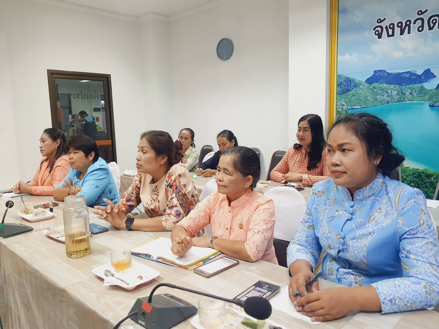 พช.สุราษฎร์ธานี โดยสำนักงานเลขานุการ อกส.จ.สุราษฎร์ธานี  พร้อมด้วย ผู้แทนกลไกการขับเคลื่อนกองทุนพัฒนาบทบาทสตรี ร่วมโครงการประชุมติดตามและประเมินผลการดำเนินงานทุนหมุนเวียนของกองทุนพัฒนาบทบาทสตรี ประจำปีงบประมาณ พ.ศ.2568