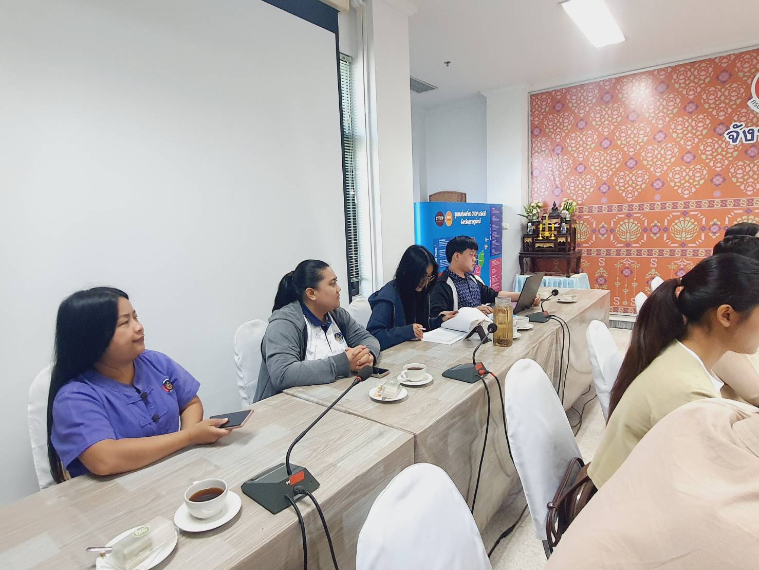 พช.สุราษฎร์ธานี โดยสำนักงานเลขานุการ อกส.จ.สุราษฎร์ธานี  พร้อมด้วย ผู้แทนกลไกการขับเคลื่อนกองทุนพัฒนาบทบาทสตรี ร่วมโครงการประชุมติดตามและประเมินผลการดำเนินงานทุนหมุนเวียนของกองทุนพัฒนาบทบาทสตรี ประจำปีงบประมาณ พ.ศ.2568